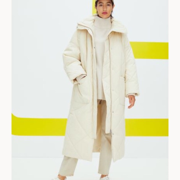H&M Jackets & Blazers - NWT • H&M Bloggers Favorite Oversized Off-white Puffer Coat